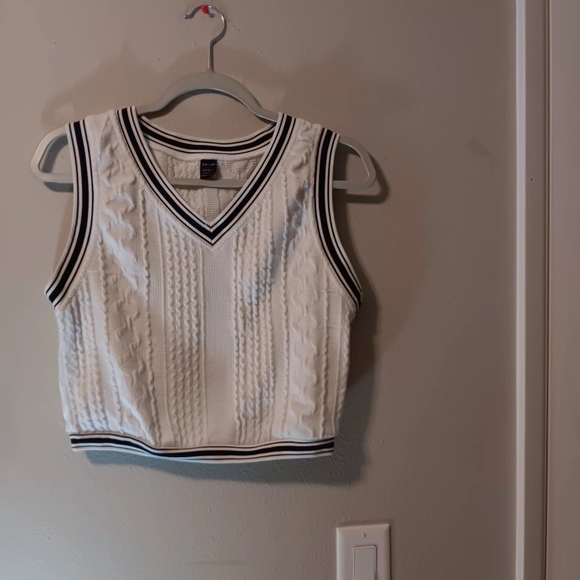 SHEIN White Cable Knit V-Neck Cropped Tank with Black Trim - Picture 9 of 11